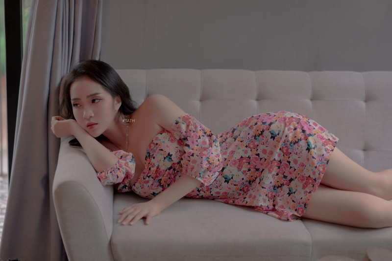 Women, Asian, Lan Ahn, Couch Wallpaper