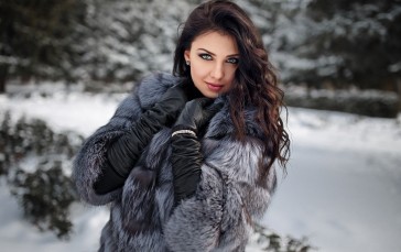 Brunete, Winter, Gloves, Fur, Snow, Earring Wallpaper