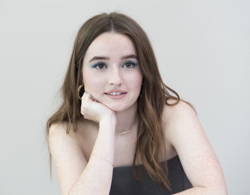 Kaitlyn Dever, Brunette, Brown Eyes, Earring Wallpaper