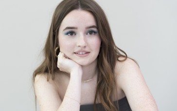 Kaitlyn Dever, Brunette, Brown Eyes, Earring Wallpaper