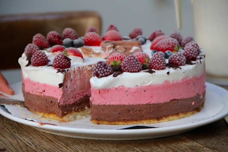 Strawberry Cake, Piece, Dessert, Berries, Food Wallpaper
