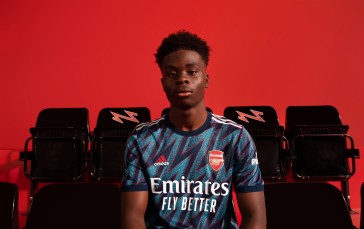 Arsenal F.c., Bukayo Saka, Football, Soccer, Red Background, Sport Wallpaper