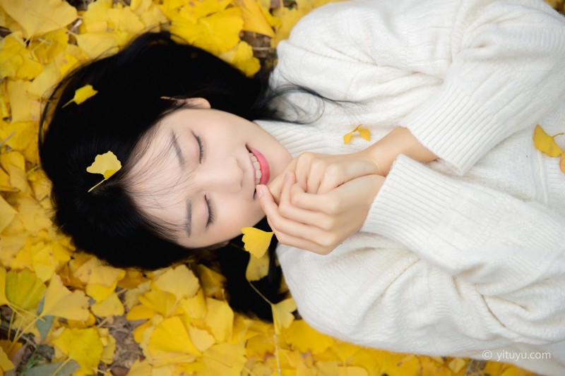 Women, Model, Asian, Fallen Leaves Wallpaper