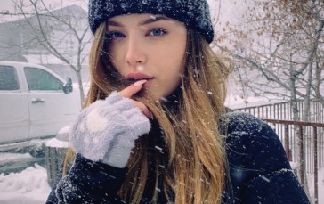 Lauren Summer, Model, Brunette, Long Hair, Winter, Snowing Wallpaper