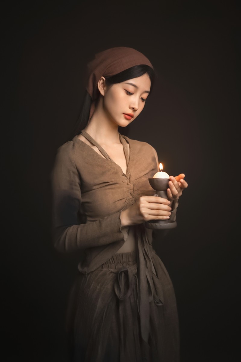 Lee Hu, Women, Asian, Shawl, Brown Clothing, Candles Wallpaper