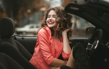 Model, Red Lipstick, Smiling, Orange Clothing Wallpaper