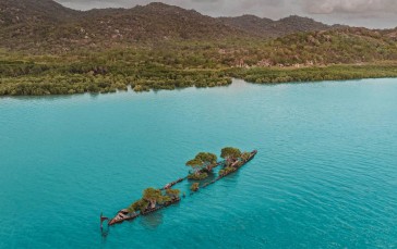 Shipwreck, Coastline, Australia, Queensland, Magnetic Island Wallpaper