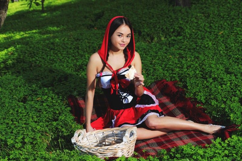 Li Moon, Little Red Riding Hood, Nature, Green, Watermarked Wallpaper